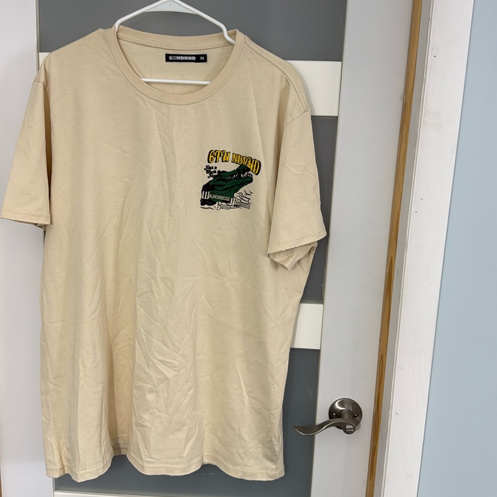 6THNBRHD TEE "GATOR" CREAM Size XL
